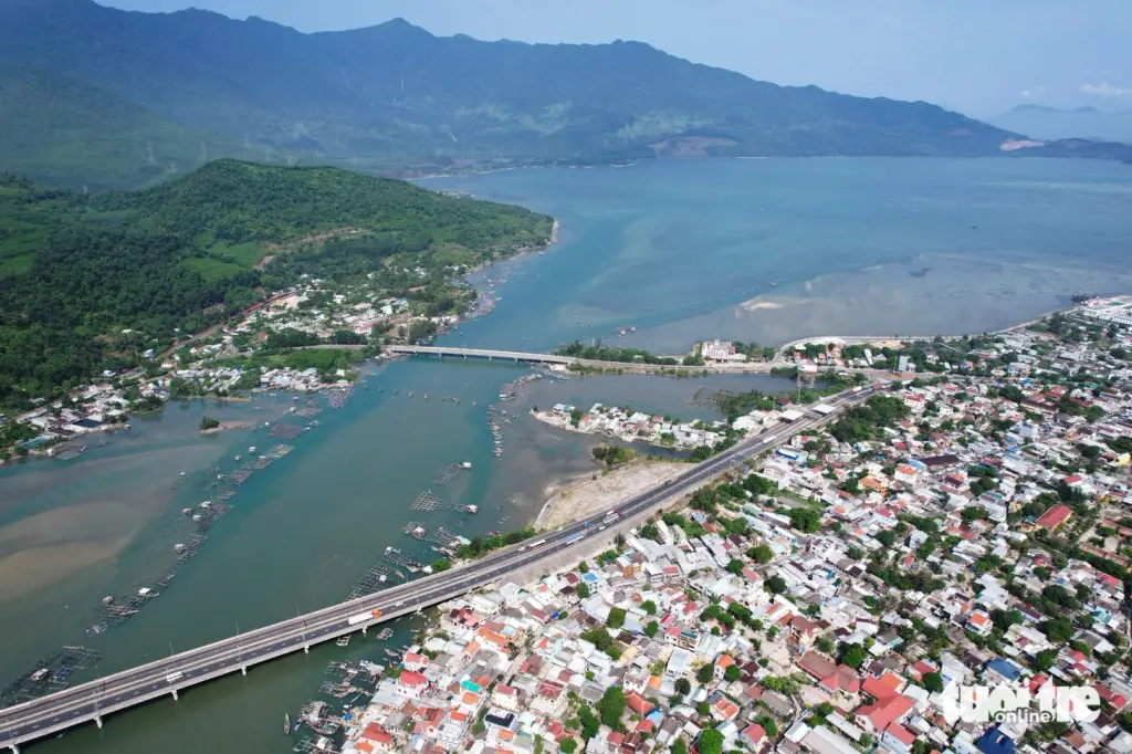 Vẻ đẹp Vịnh Lăng Cô