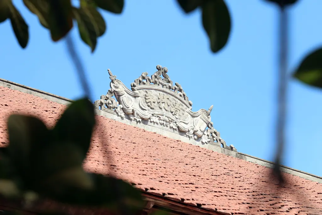 Đề danh tên trên nóc mái chùa Thanh Lâm