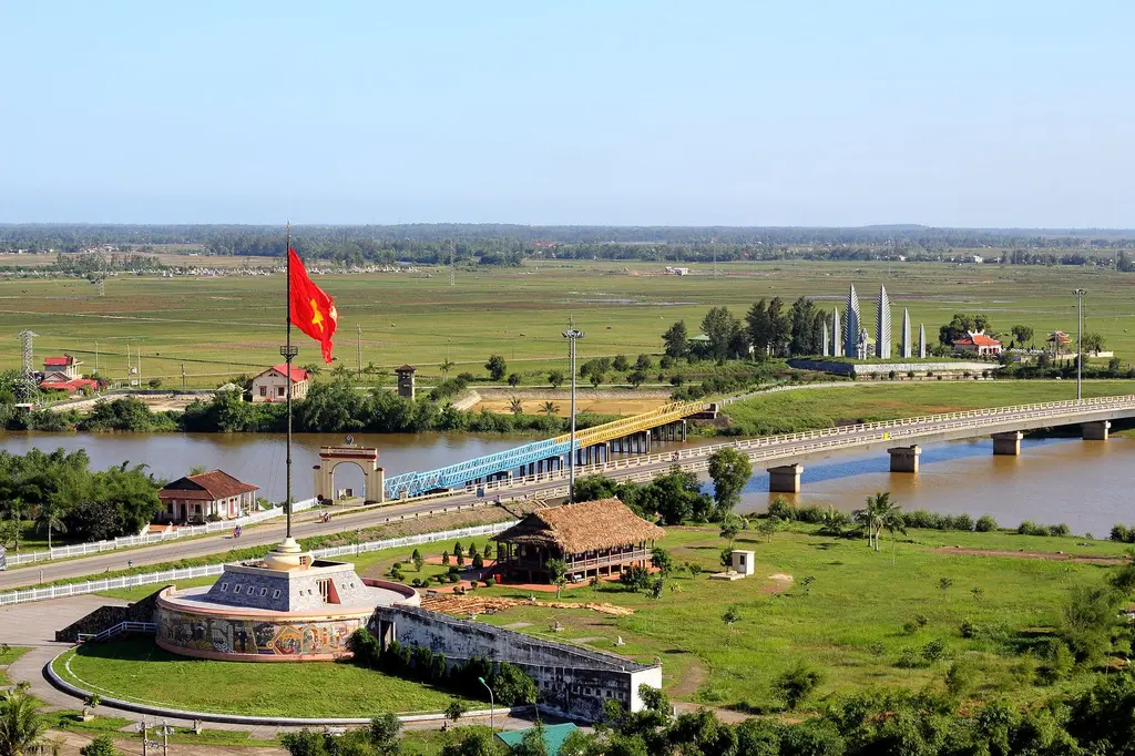 Cảnh quan khu vực đôi bờ Hiền Lương