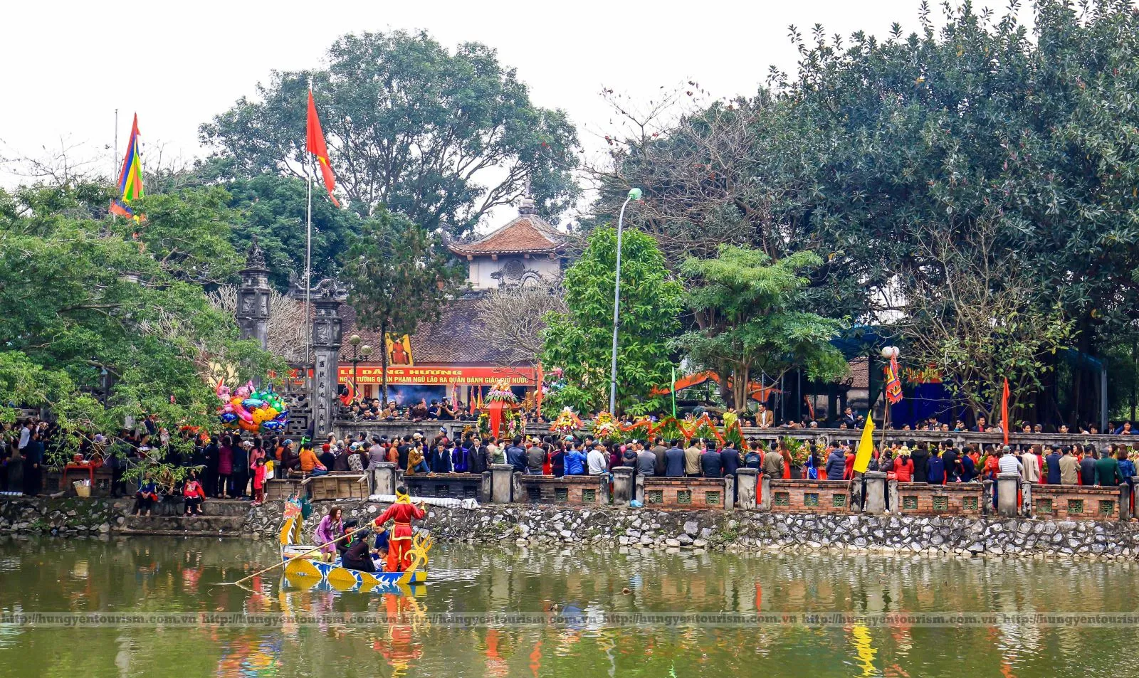 Quang cảnh Lễ hội truyền thống đền Phù Ủng