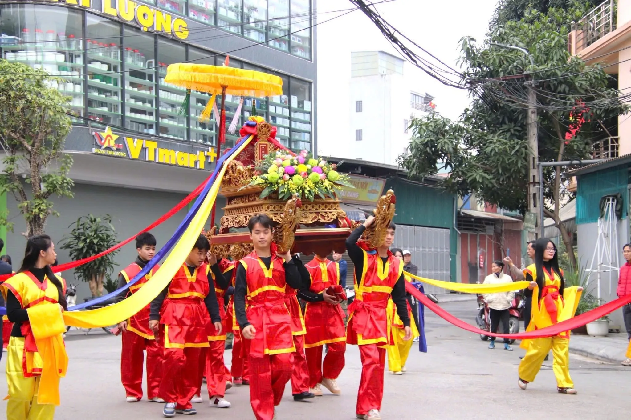 Kiệu rước tại Hội đình làng Ngọc Chi