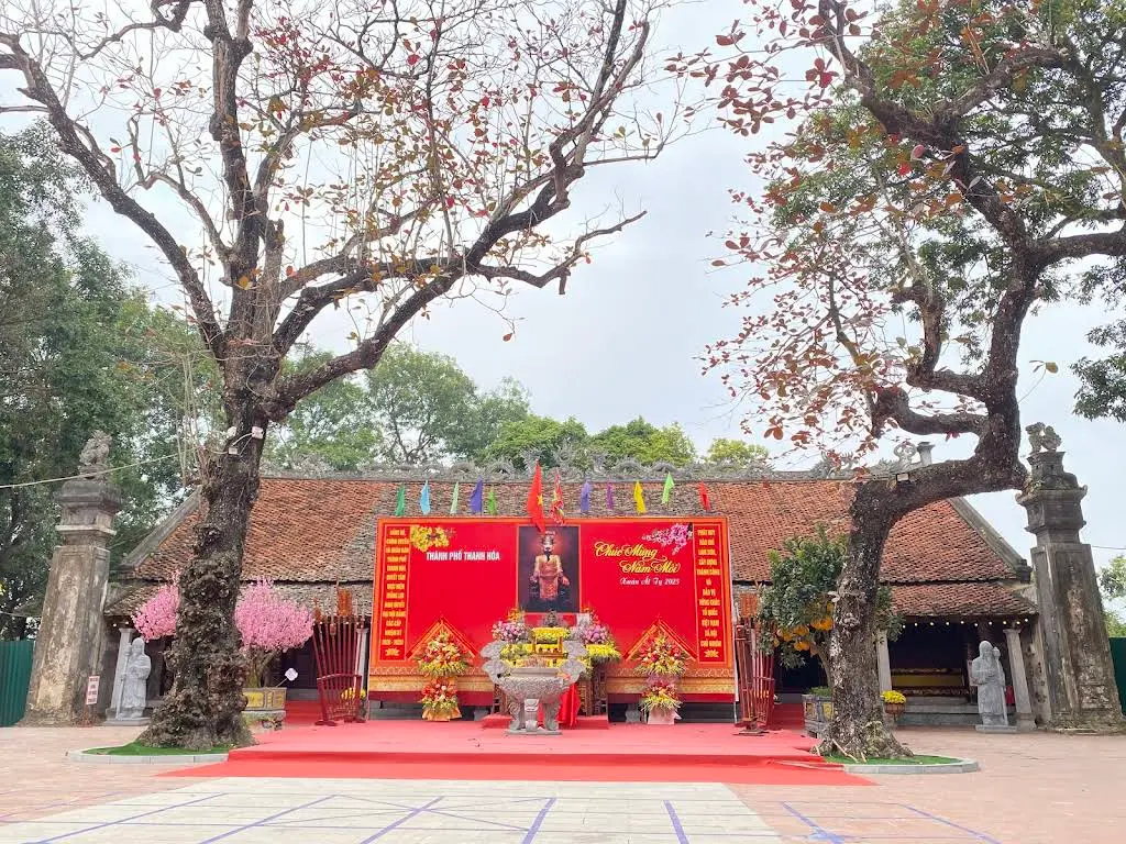 Cảnh quan di tích Miếu nhà Hậu Lê