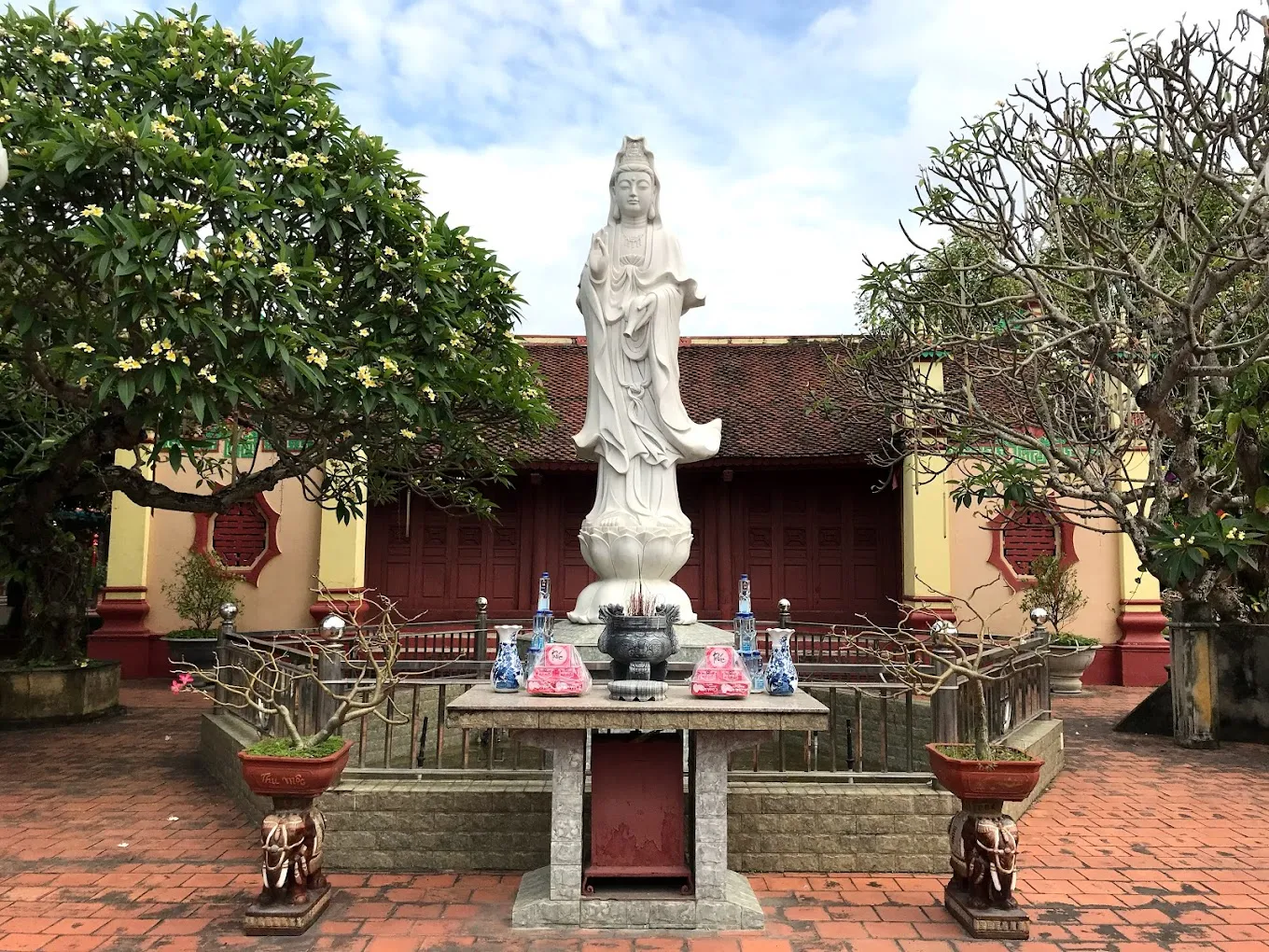 Cảnh quan Chùa Trịnh Xá