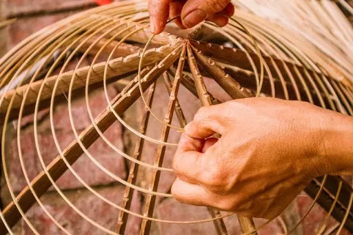 Công đoạn làm vành nón