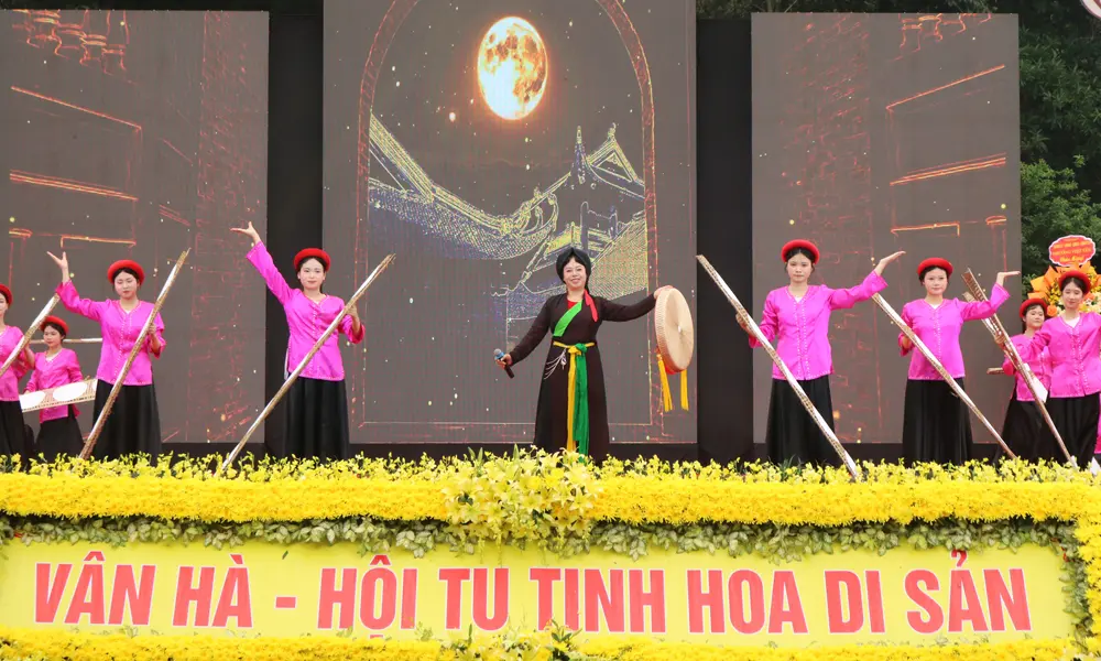 Tiết mục văn nghệ tại Lễ hội Bổ Đà