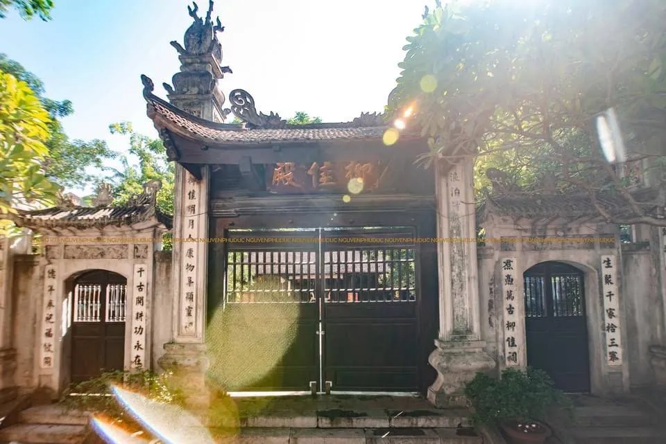 Không gian cảnh quan bên ngoài Đình-đền Liễu Giai
