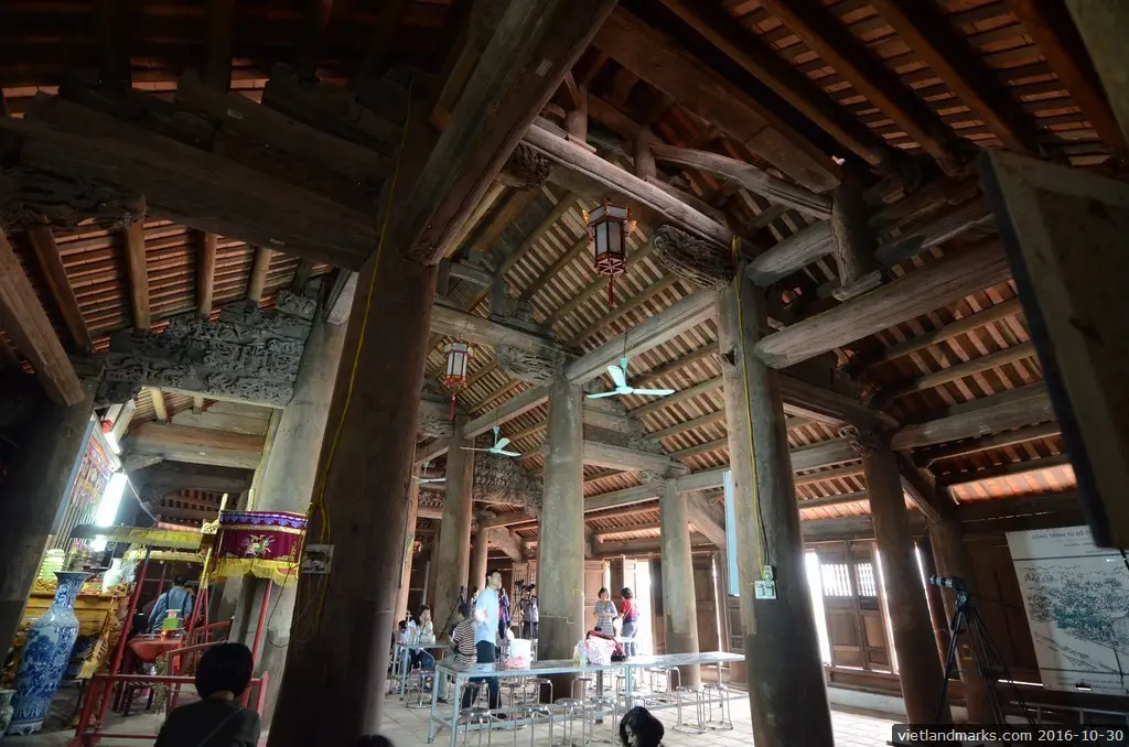 Không gian bên trong Đình Cao Thượng