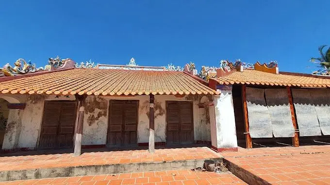 Cảnh quan Miếu Xóm Bánh