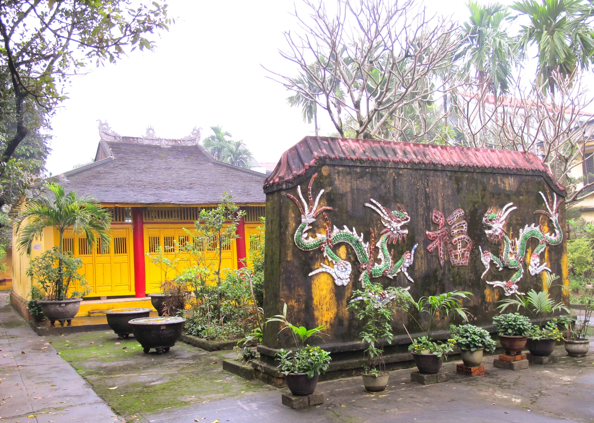Khuôn viên Phủ Tùng Thiện Vương