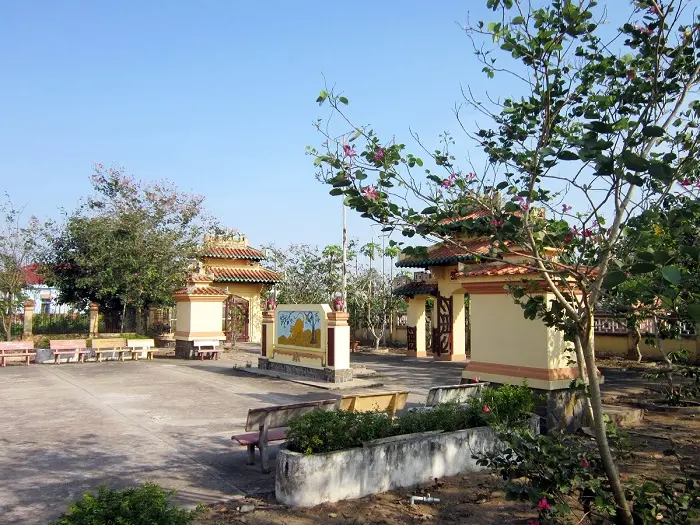 Không gian tại Đình Tân Hưng
