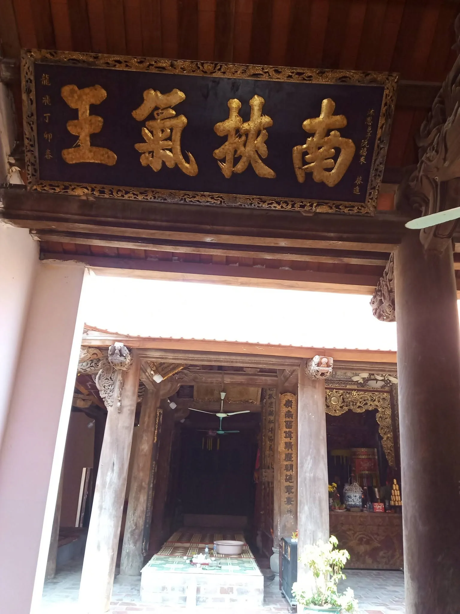 Đại tự trong đình làng Nôm