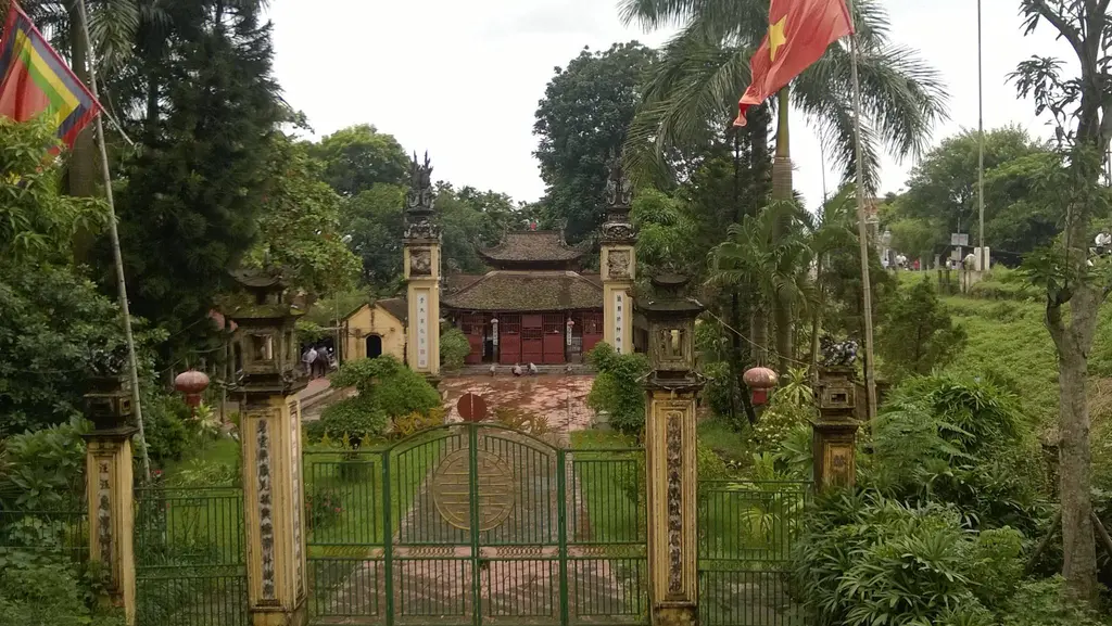 Không gian cảnh quan bên ngoài Đền Dương Liễu