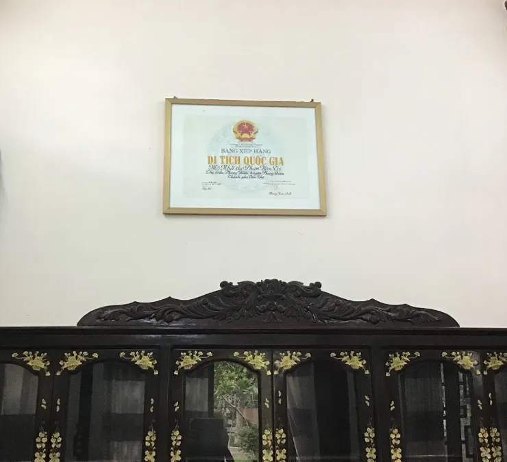 Bằng di tích Mộ Nhà Thơ Phan Văn Trị