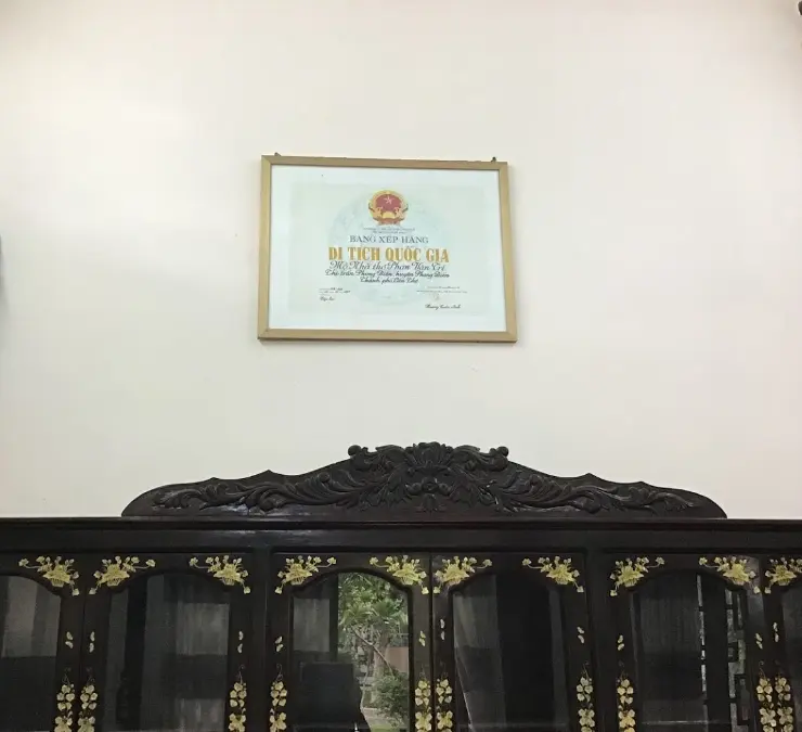 Bằng di tích Mộ Nhà Thơ Phan Văn Trị