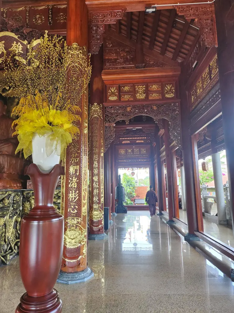 Bên trong Chùa Phổ Giác
