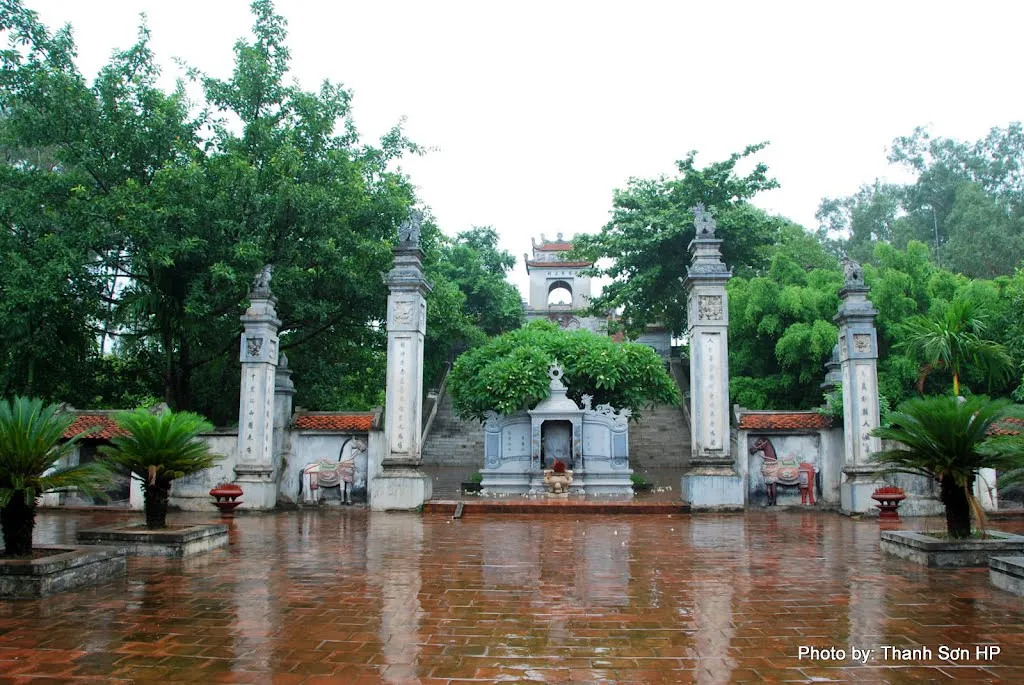 Khung cảnh tại Đền Cuông