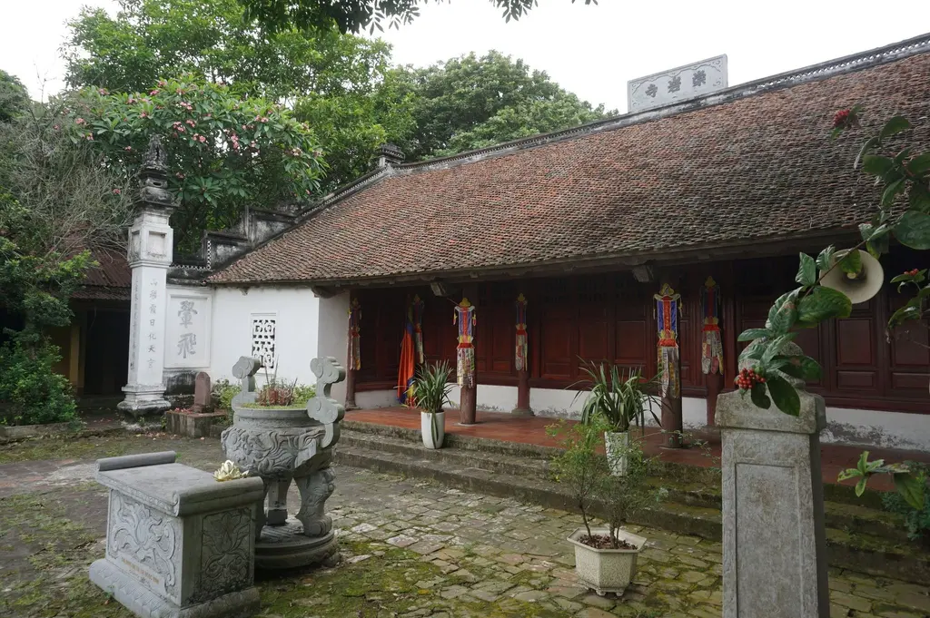Khung cảnh bên ngoài Chùa Kem