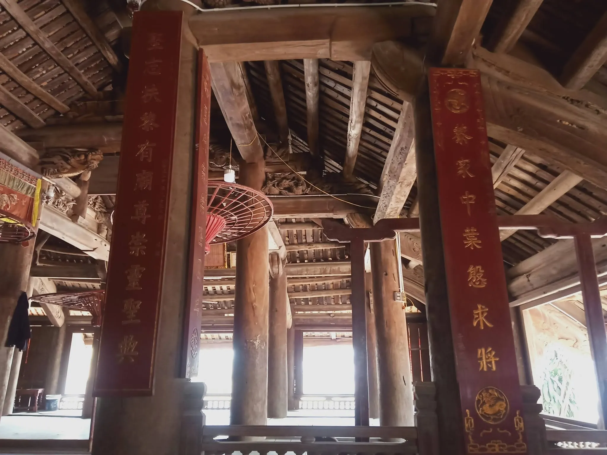 Câu đối trong đình Hữu Bằng