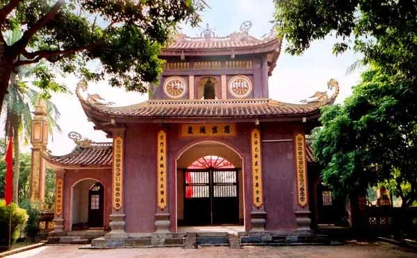 Tam quan Chùa - Tháp đá Cửu Phẩm