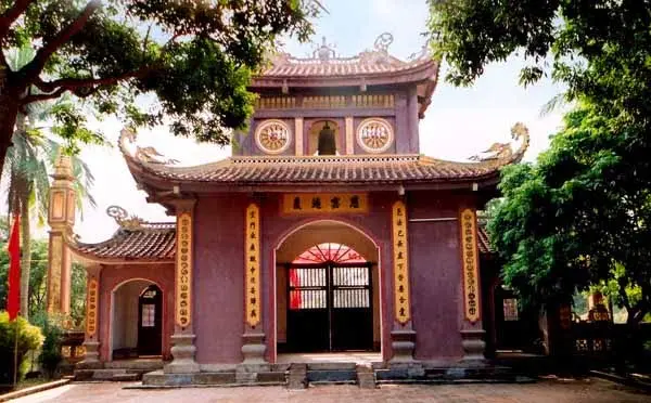 Tam quan Chùa - Tháp đá Cửu Phẩm