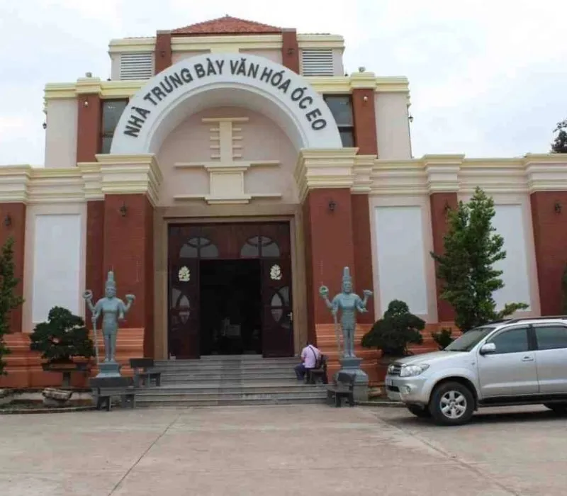 Nhà trưng bày văn hóa Óc Eo
