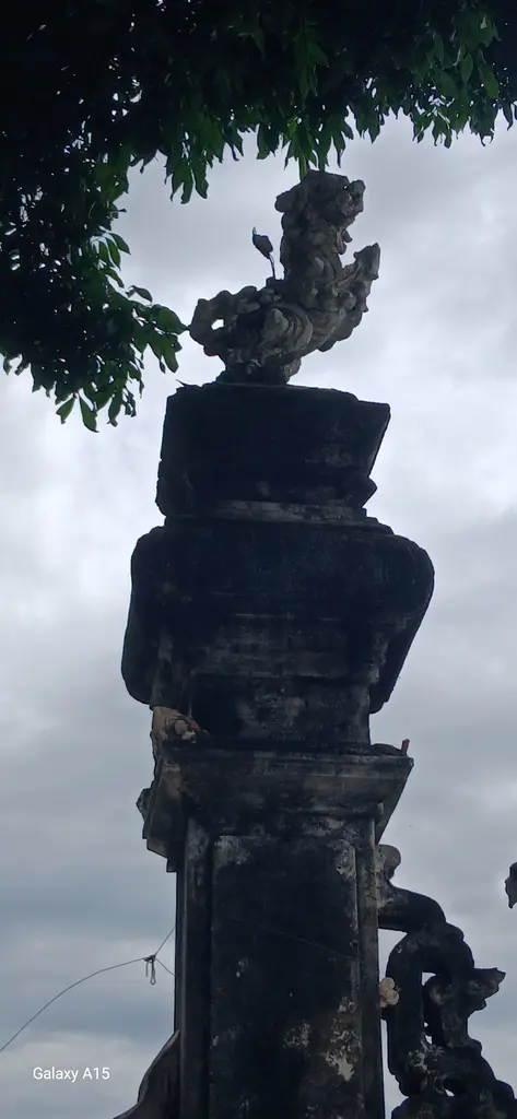Linh vật trên trụ cổng đình Long Châu Sơn