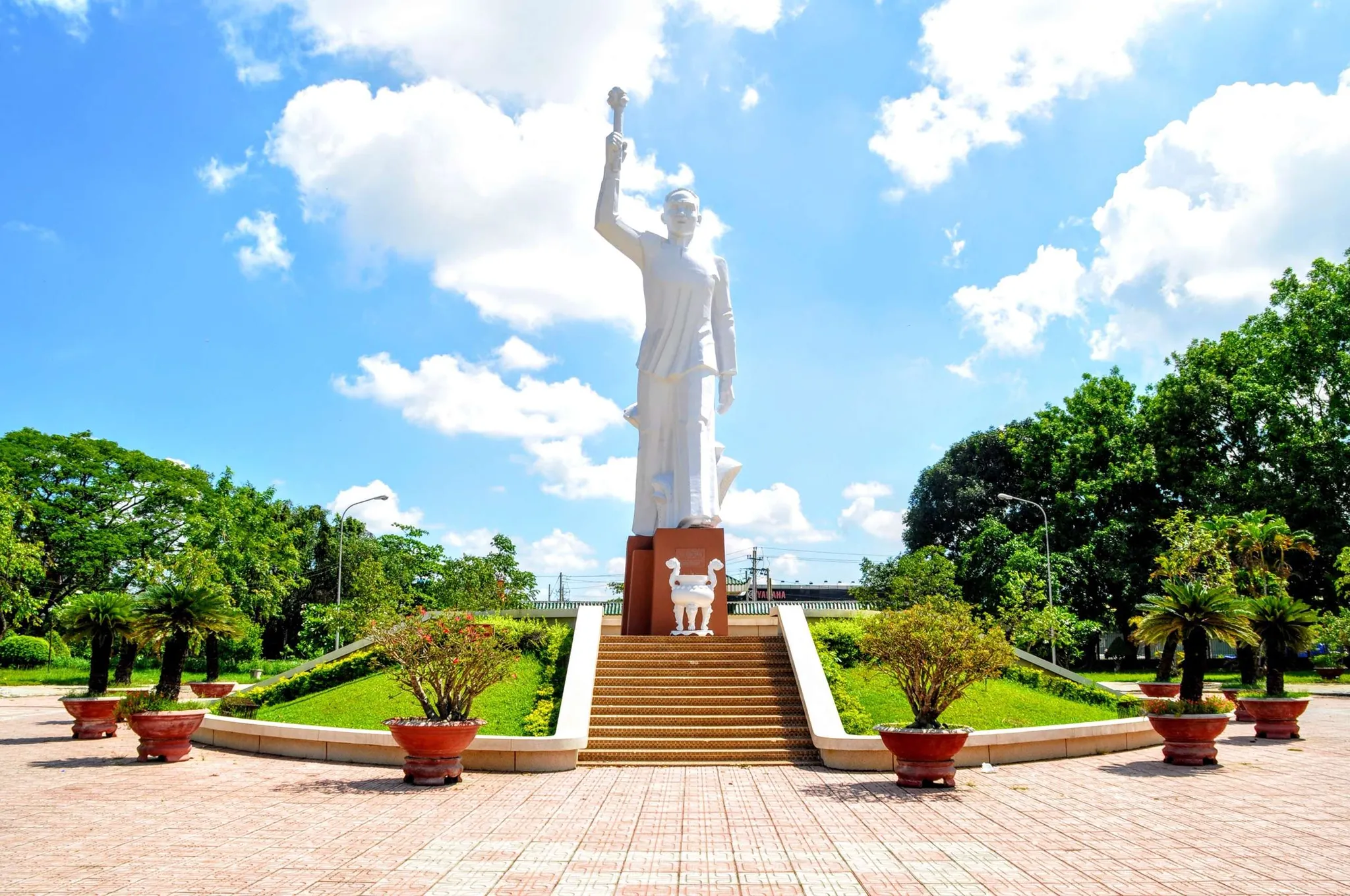 Cảnh quan Di tích Lịch Sử Văn Hóa Ngã Tư Đức Hòa