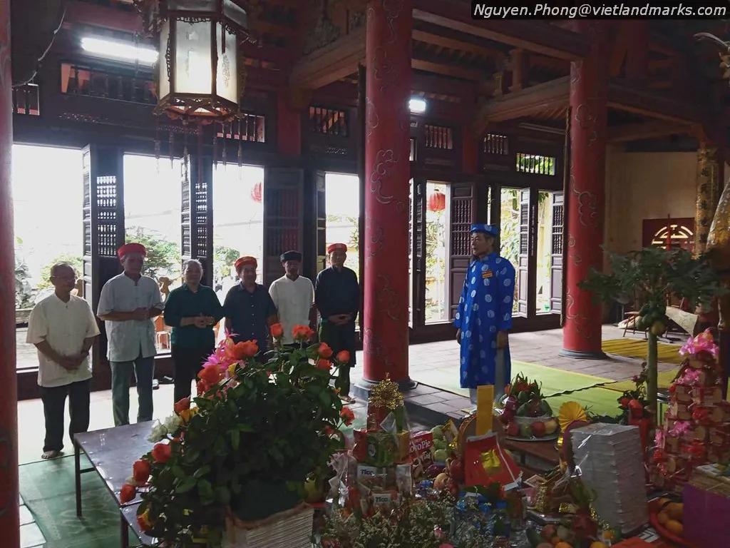Không gian bên trong Đình làng Văn Xá