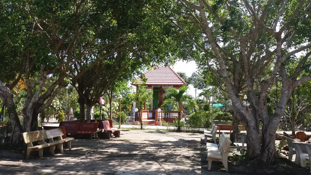 Khuôn viên Chùa Long Quang
