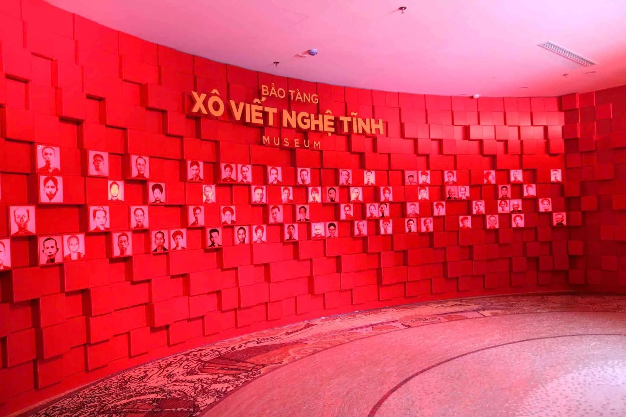 Không gian bên trong Bảo tàng Xô Viết Nghệ Tĩnh