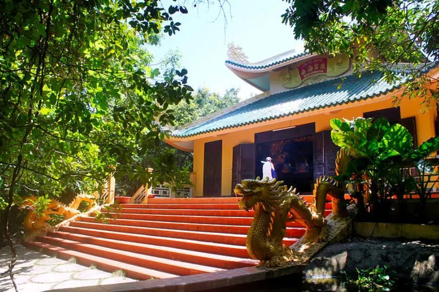 Cảnh quan Lăng ông Nam Hải