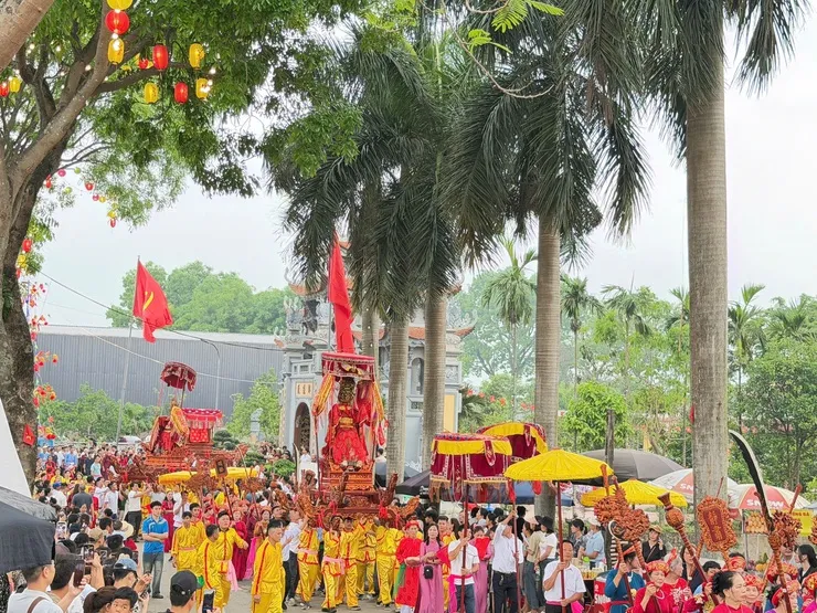 Quang cảnh lễ rước Hội đình Thị Nguyên