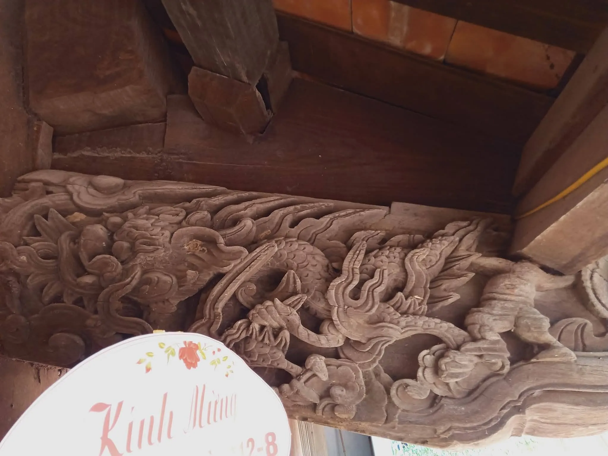 Chạm khắc gỗ trong đình làng Thượng Cung
