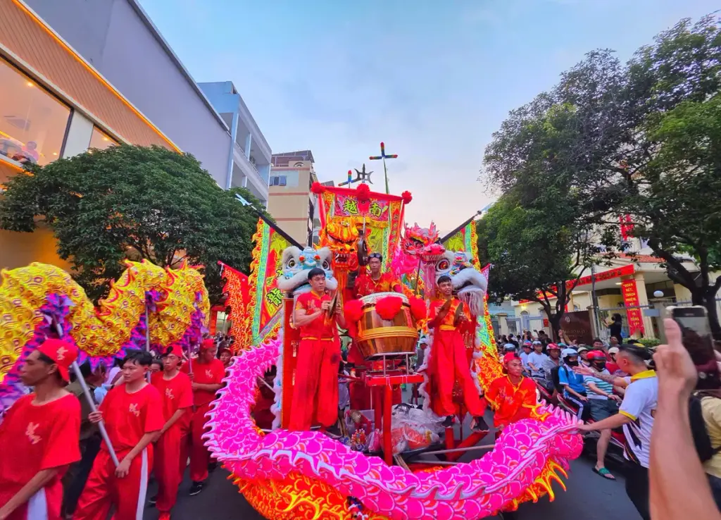 Không khí Lễ hội Tết Nguyên tiêu