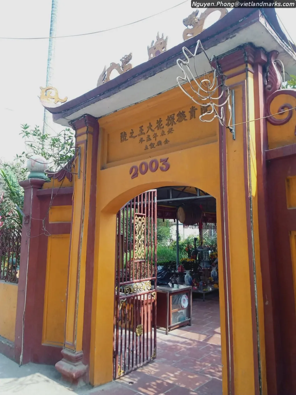Cổng vào Lăng mộ Thám hoa Nguyễn Quý Đức