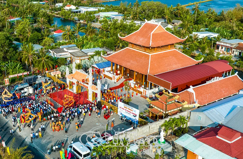 Tổng thể Đền Hùng