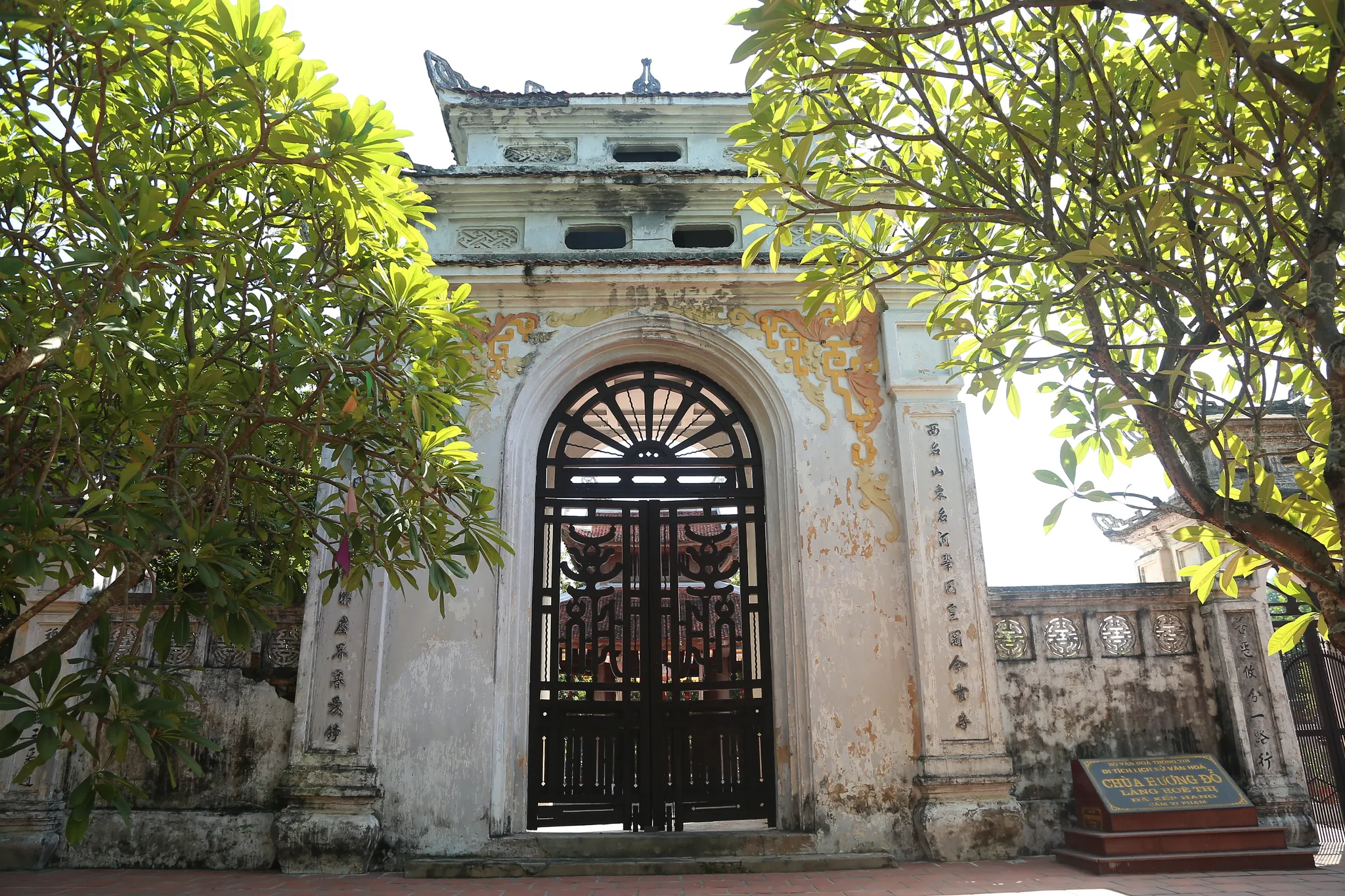Cổng tam quan Chùa Hòe Thị (hay Hương Đỗ Tự)