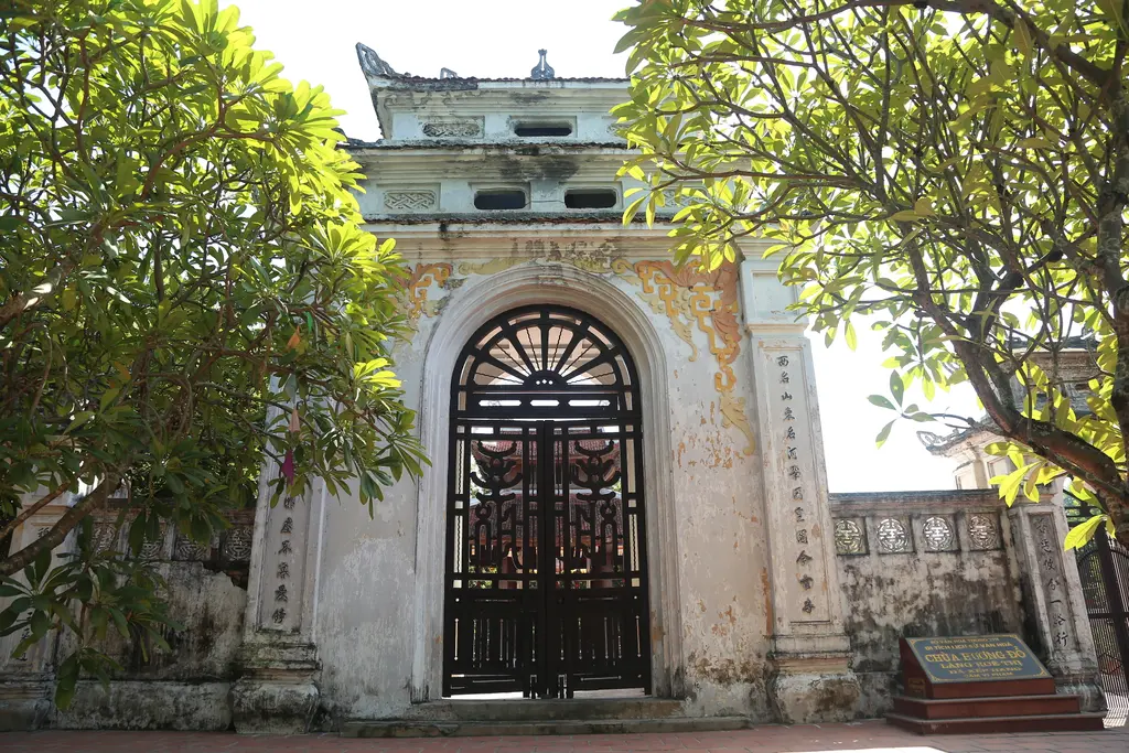 Cổng tam quan Chùa Hòe Thị (hay Hương Đỗ Tự)