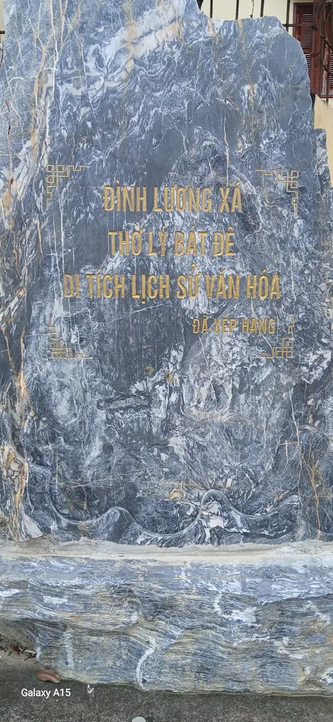 Phiến đá viết di tích đình Lương Xá
