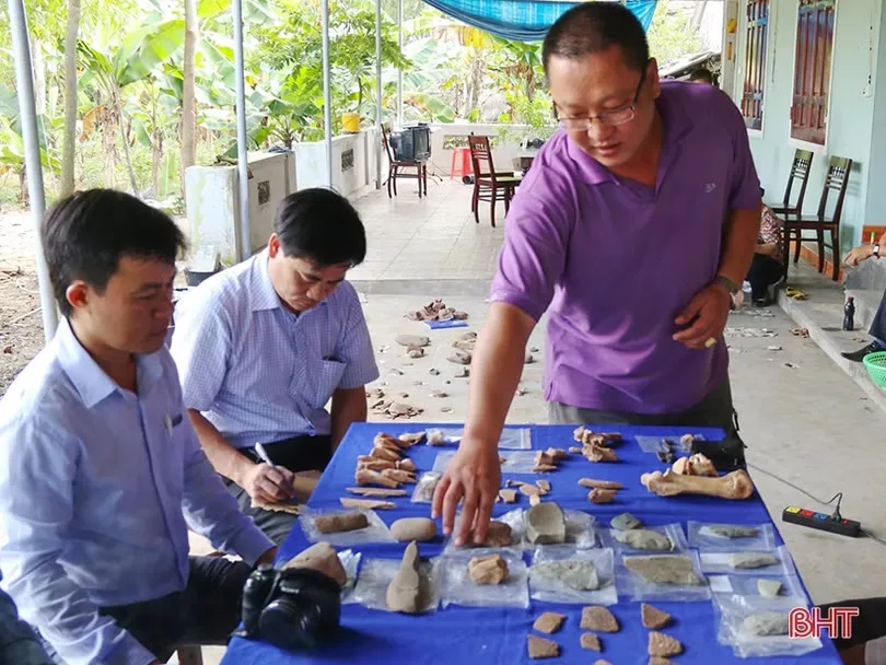 Hiện vật tại di chỉ Thạch Lạc