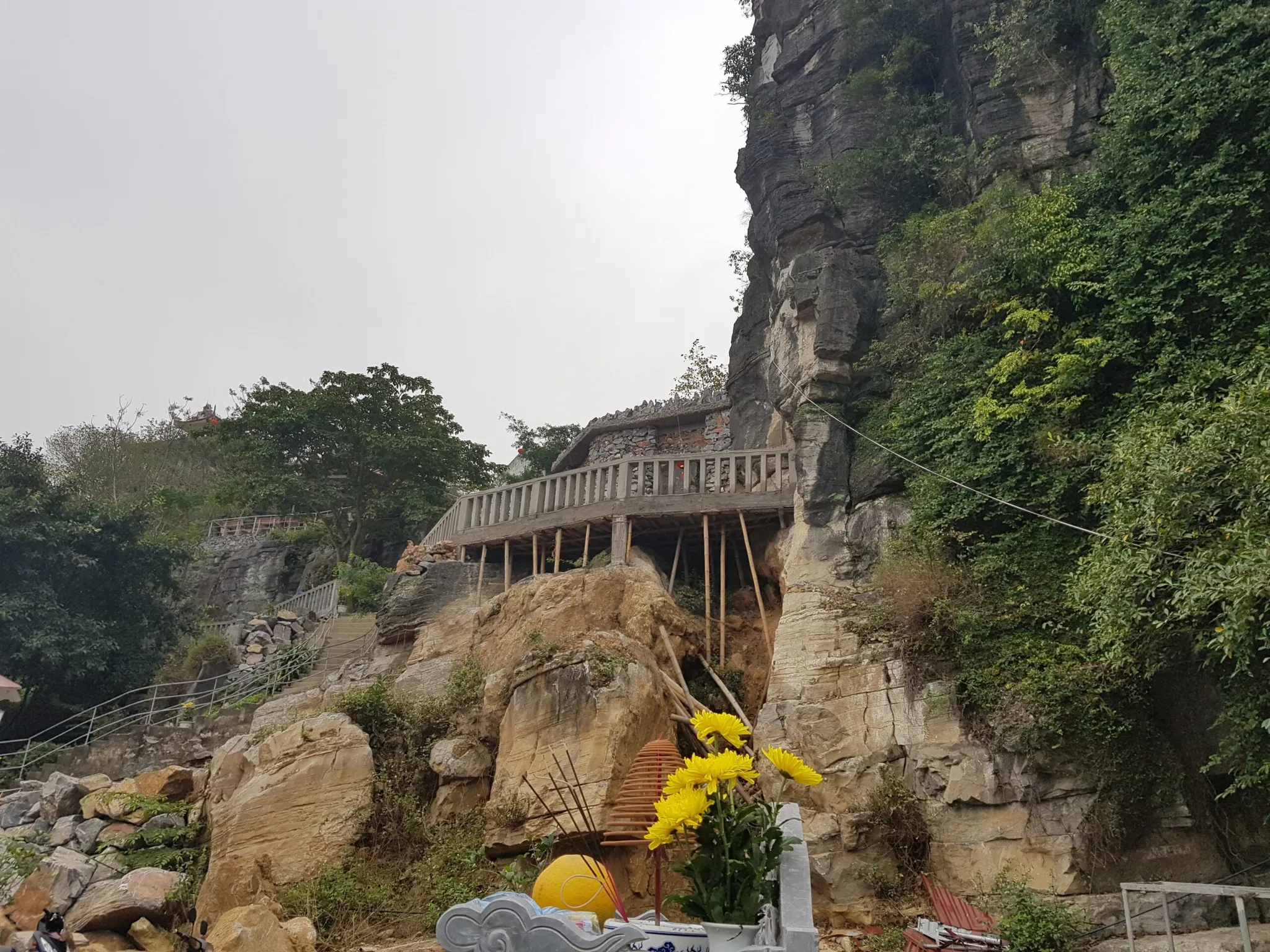 Lối lên Chùa Nam Sơn