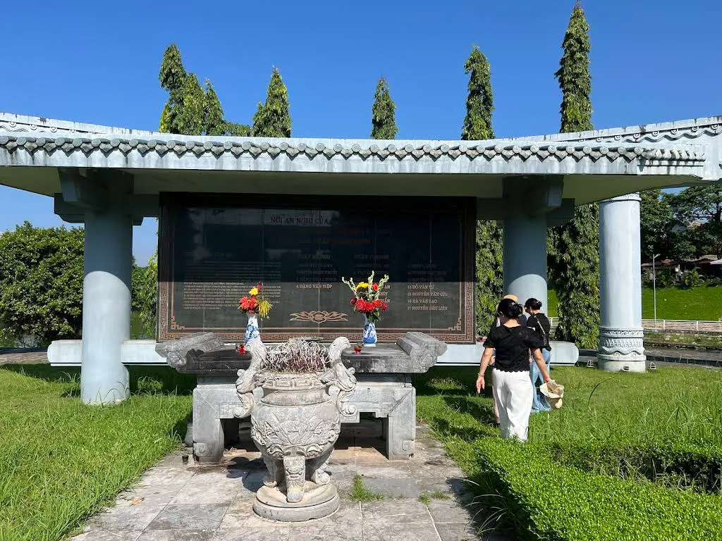 Cảnh quan Khu Di Tích Mộ Nguyễn Thái Học Và Các Chiến Sĩ Khởi Nghĩa Yên Bái