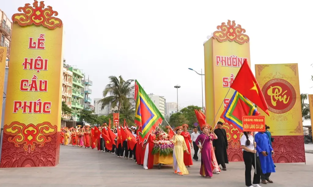 Kiệu rước Lễ hội Đền Độc Cước