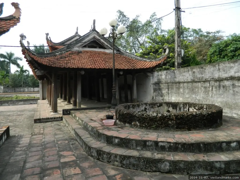 Giếng cổ tại Đình Tây Đằng
