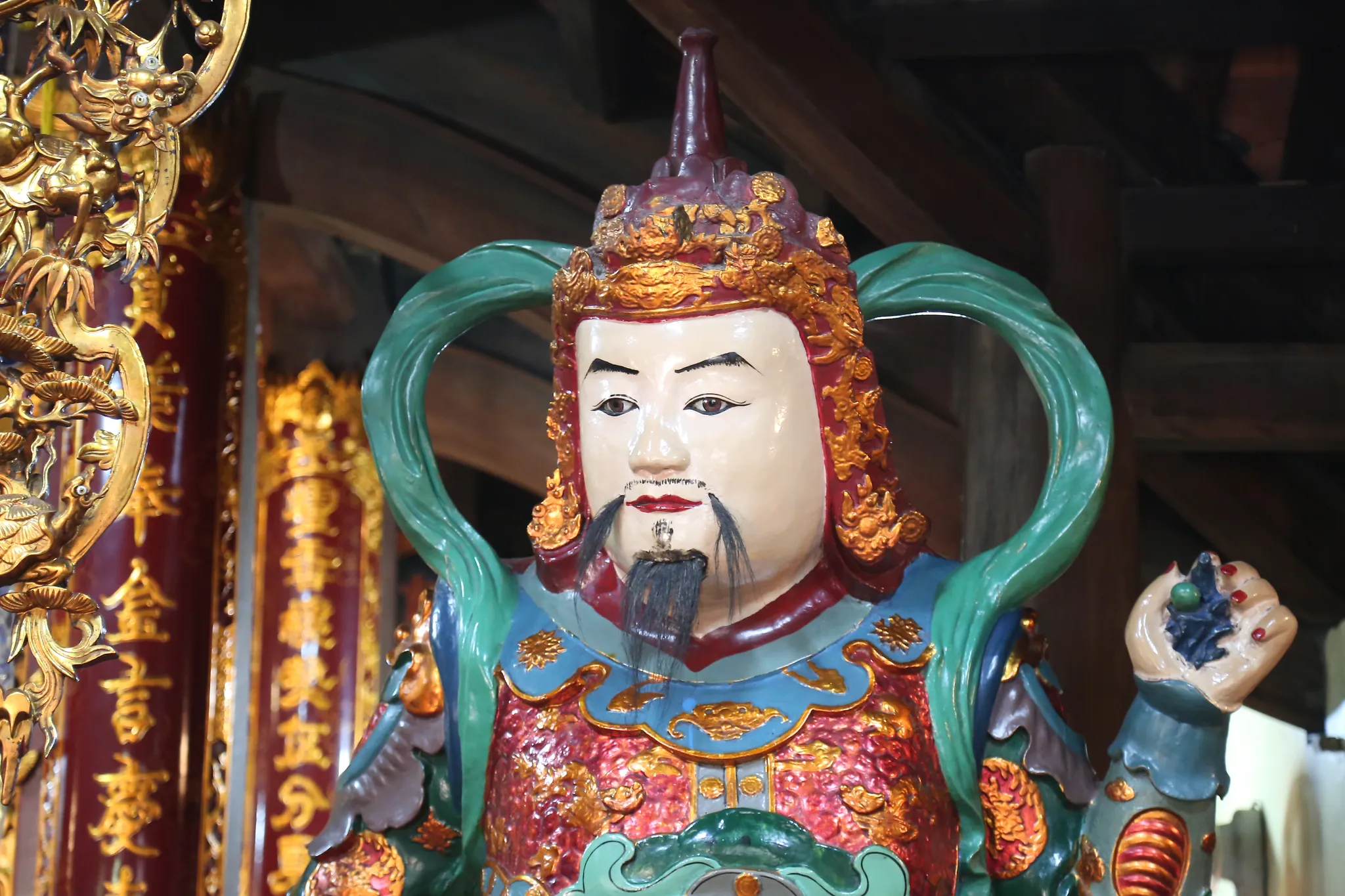 Tượng hộ pháp trong Chùa Linh Ứng (Chùa Thị Cấm)