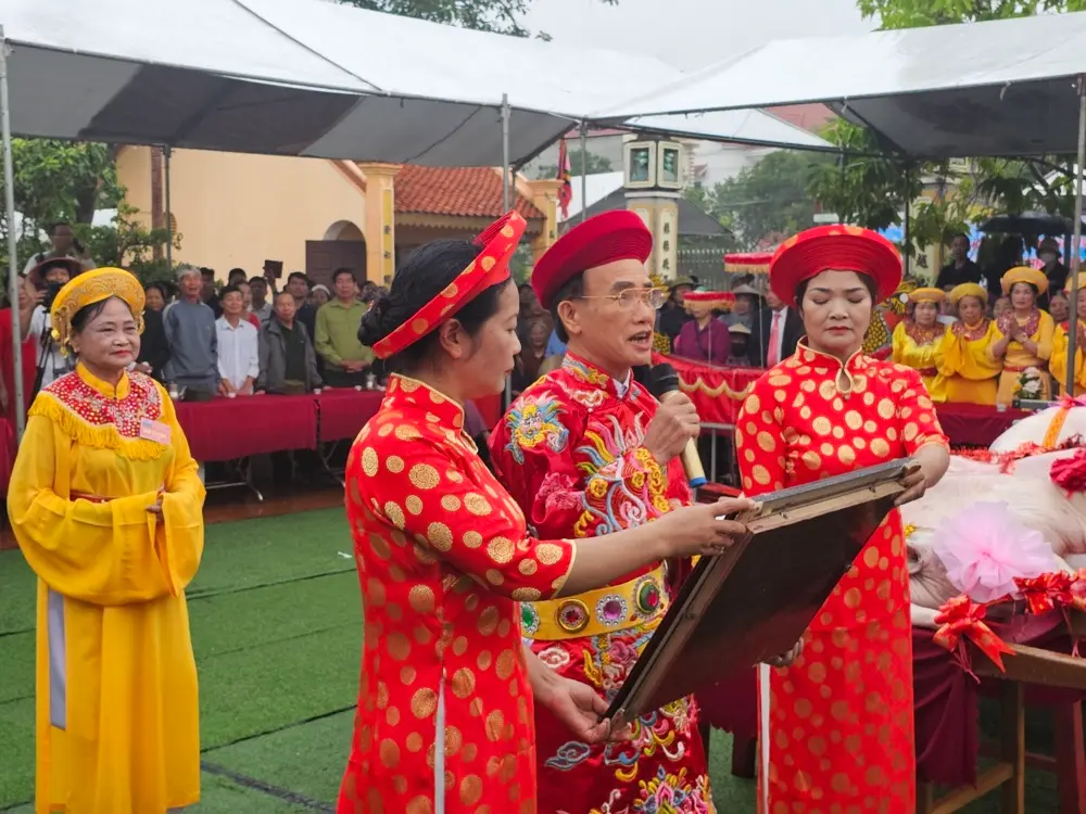 Đọc văn tế tại Lễ hội Đình Cả