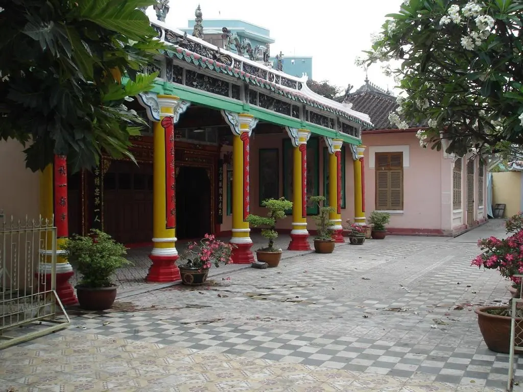 Khuôn viên Chùa Quan Đế