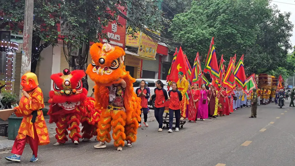 Đoàn rước Lễ hội Phủ Bà