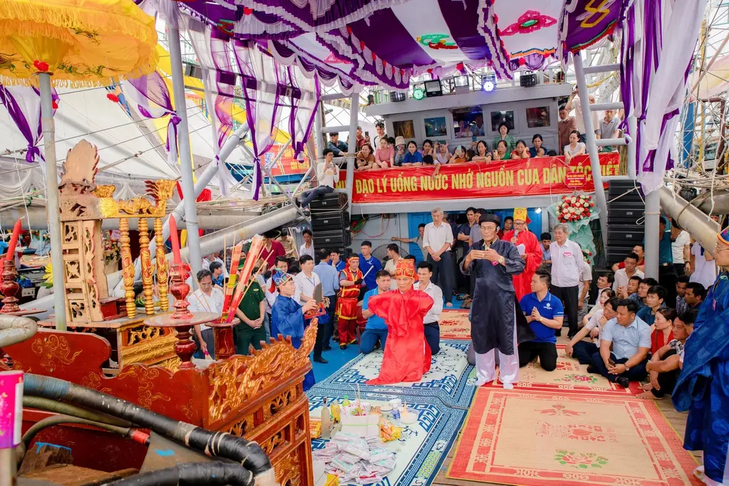Lễ tế truyền thống tại Lễ hội Đền Hạ