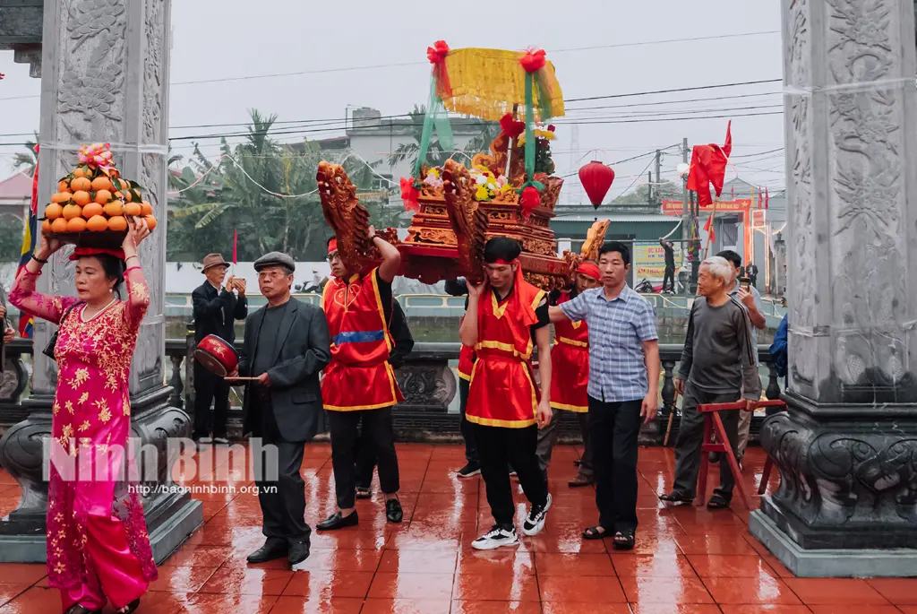Nghi lễ rước kiệu tại Lễ hội Báo Bản (Lễ hội Làng Nộn Khê)